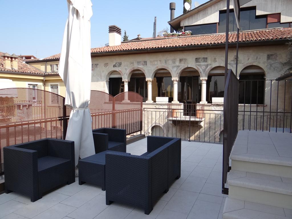 Theater Verona Luxury Apartment Bilik gambar